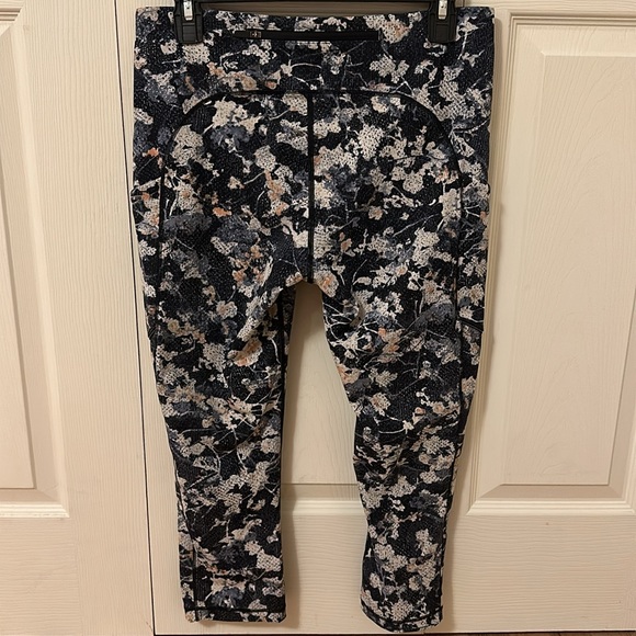 Lululemon Wunder Under High Rise Crop 21" Capri
Leggings size 10 - Picture 4 of 8